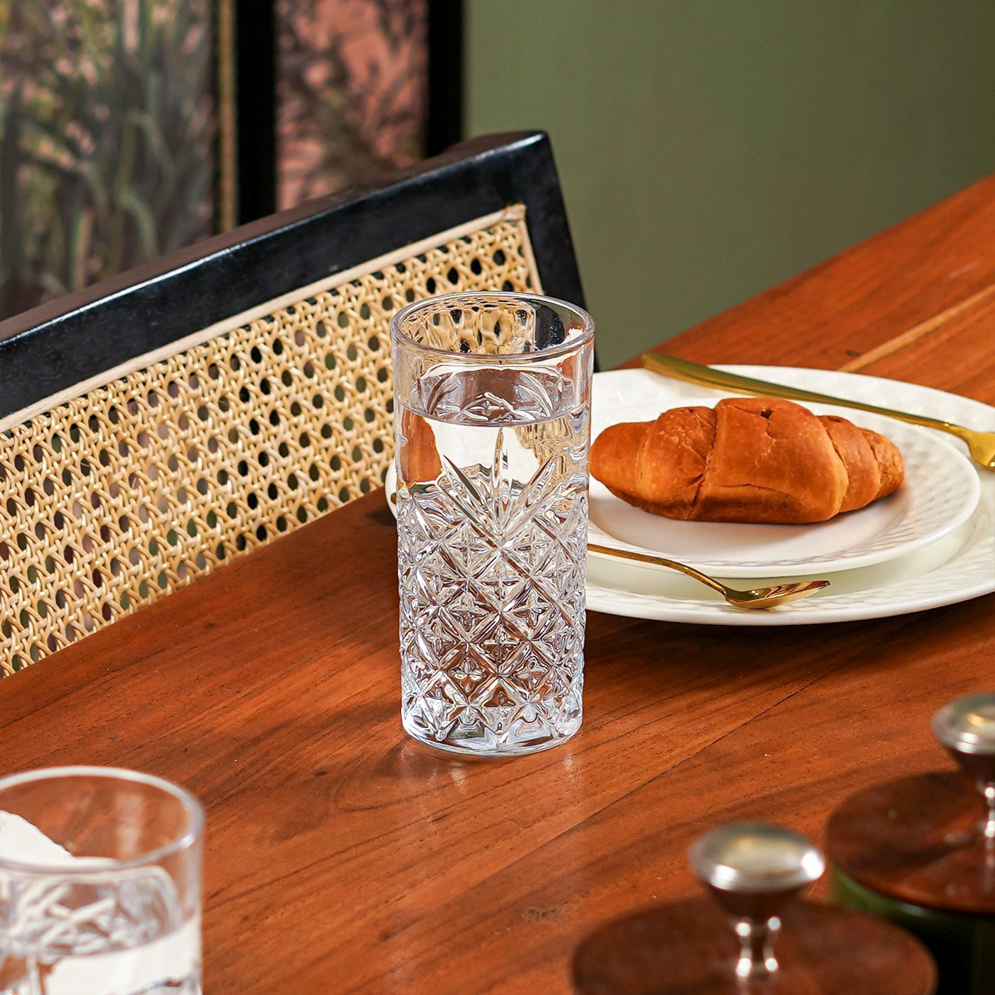 Chic Long Glasses - The Artment